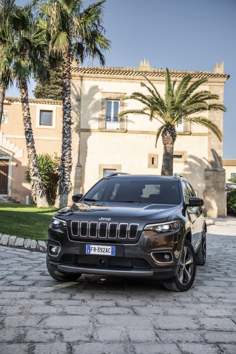 2019 Jeep Cherokee resim galerisi (09.09.2018)