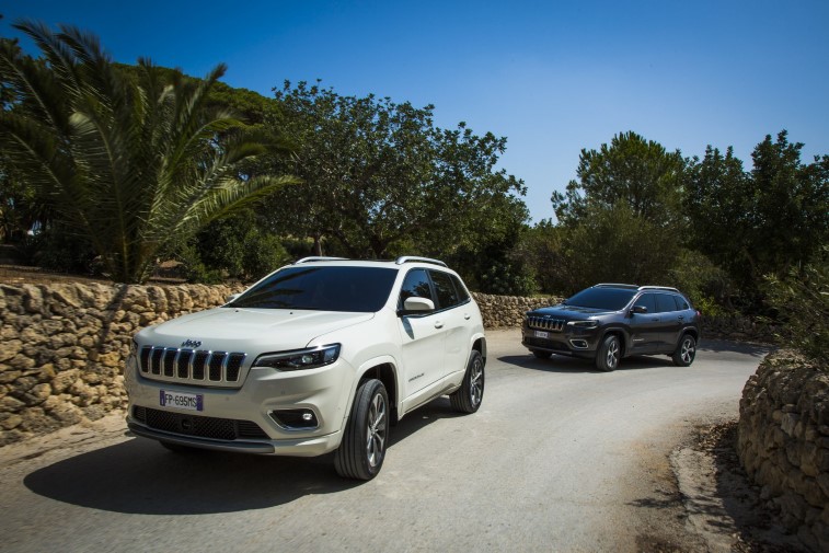 2019 Jeep Cherokee resim galerisi (09.09.2018)