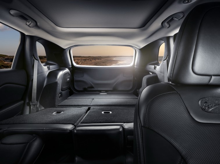 2019 Jeep Cherokee resim galerisi (09.09.2018)