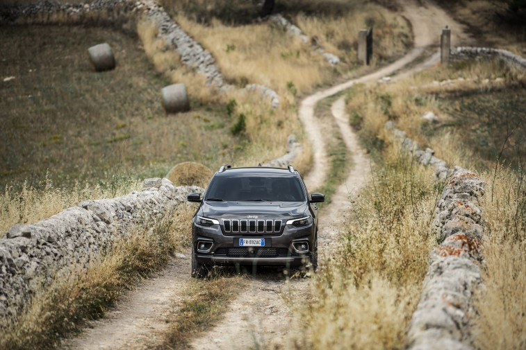 2019 Jeep Cherokee resim galerisi (09.09.2018)