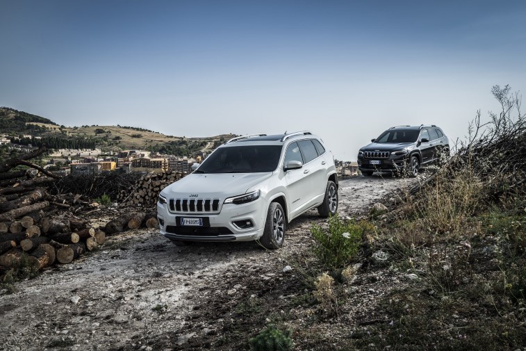 2019 Jeep Cherokee resim galerisi (09.09.2018)