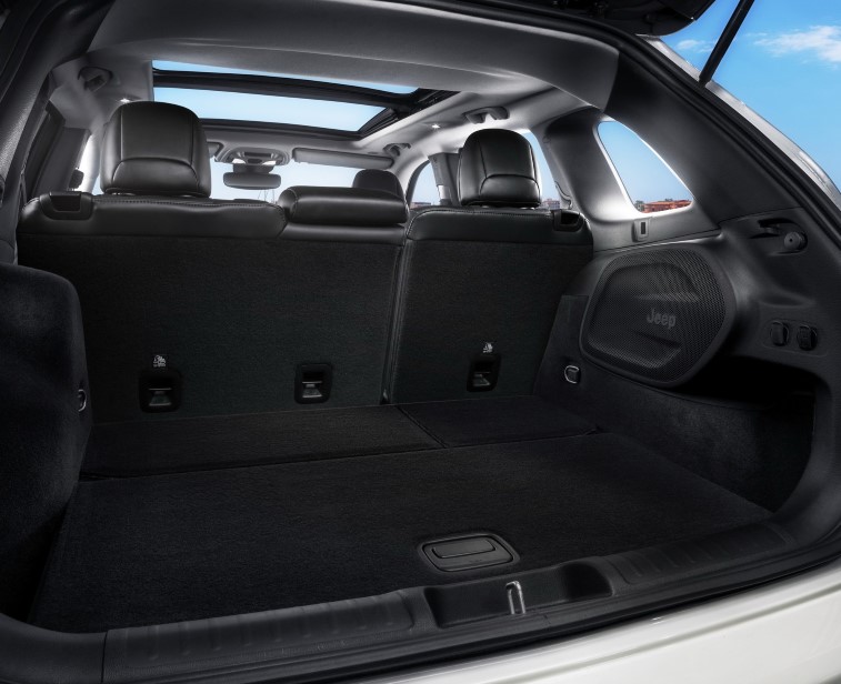 2019 Jeep Cherokee resim galerisi (09.09.2018)