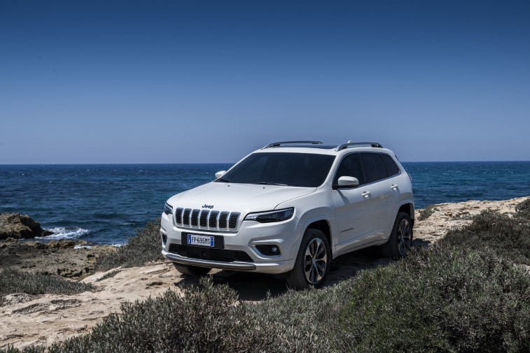 2019 Jeep Cherokee resim galerisi (09.09.2018)