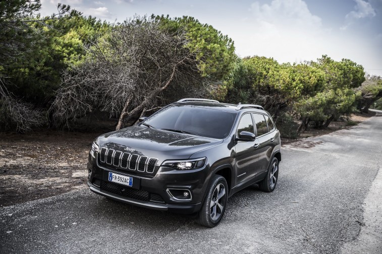 2019 Jeep Cherokee resim galerisi (09.09.2018)