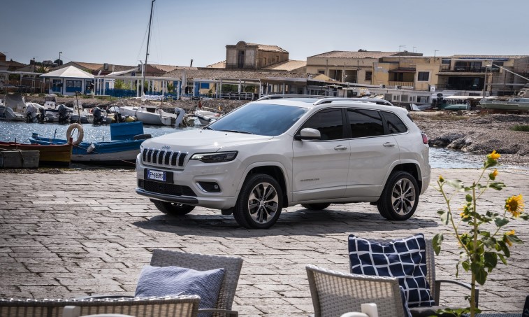 2019 Jeep Cherokee resim galerisi (09.09.2018)