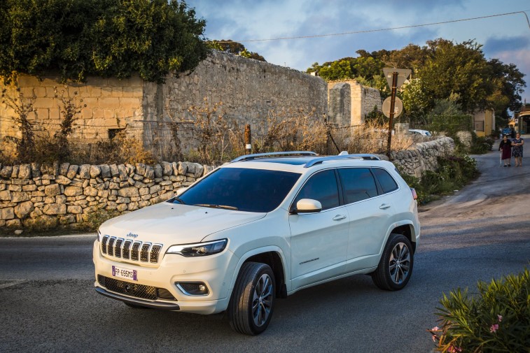 2019 Jeep Cherokee resim galerisi (09.09.2018)