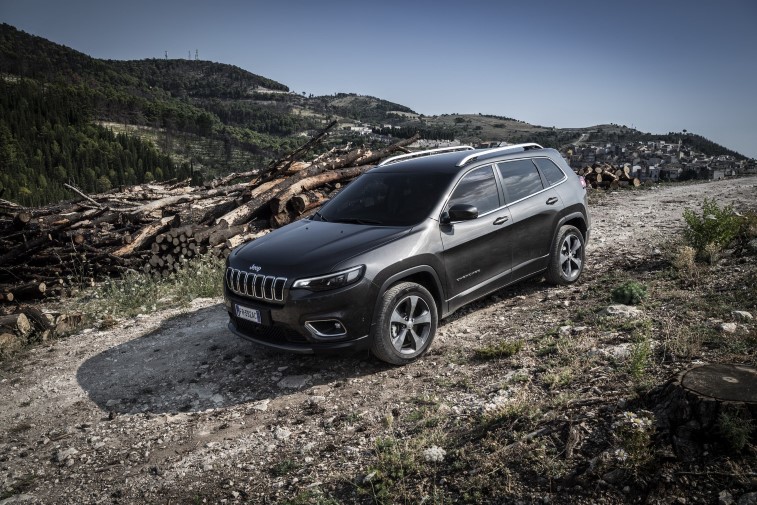 2019 Jeep Cherokee resim galerisi (09.09.2018)