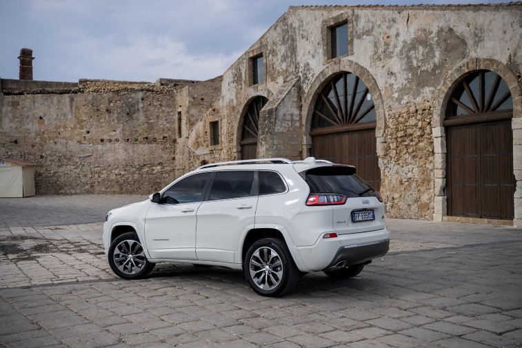 2019 Jeep Cherokee resim galerisi (09.09.2018)