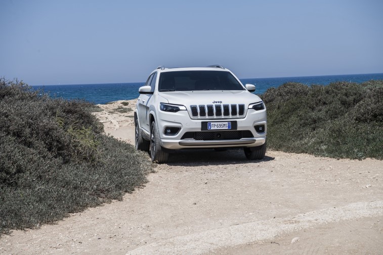 2019 Jeep Cherokee resim galerisi (09.09.2018)