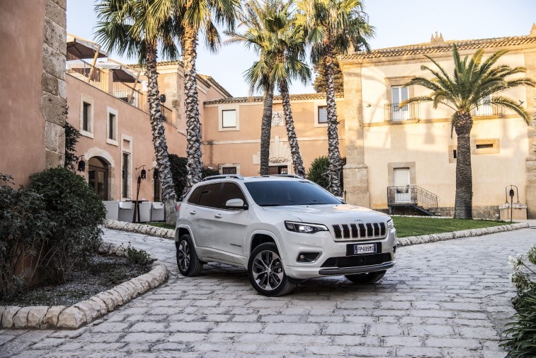 2019 Jeep Cherokee resim galerisi (09.09.2018)