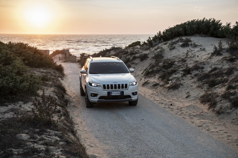 2019 Jeep Cherokee resim galerisi (09.09.2018)