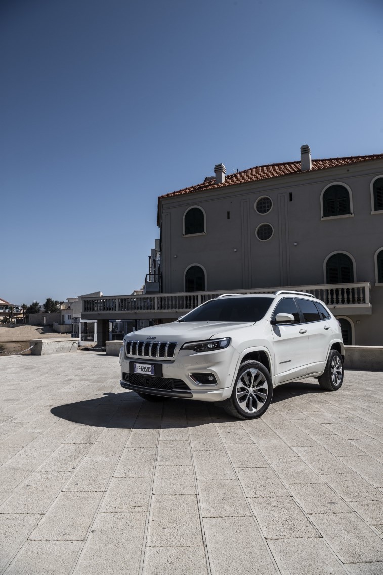 2019 Jeep Cherokee resim galerisi (09.09.2018)