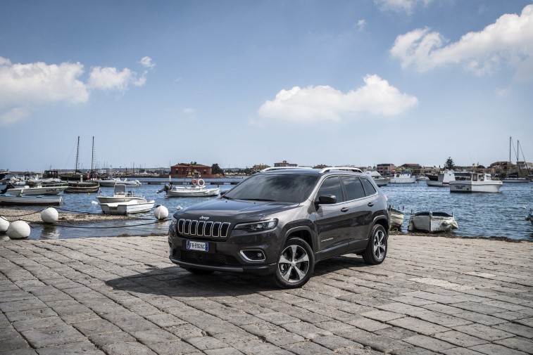 2019 Jeep Cherokee resim galerisi (09.09.2018)