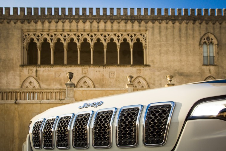 2019 Jeep Cherokee resim galerisi (09.09.2018)