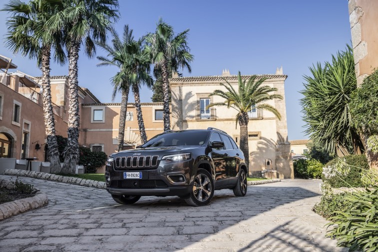 2019 Jeep Cherokee resim galerisi (09.09.2018)