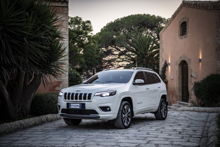 2019 Jeep Cherokee resim galerisi (09.09.2018)