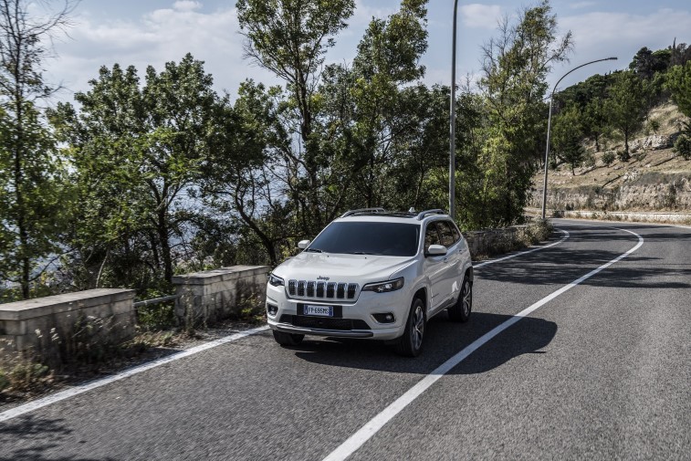 2019 Jeep Cherokee resim galerisi (09.09.2018)