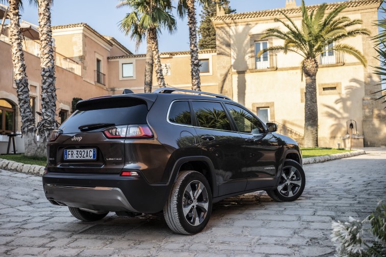 2019 Jeep Cherokee resim galerisi (09.09.2018)