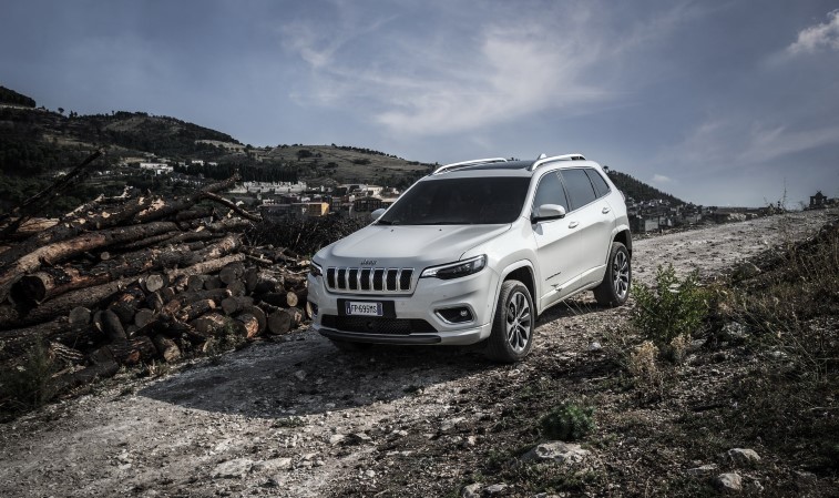 2019 Jeep Cherokee resim galerisi (09.09.2018)