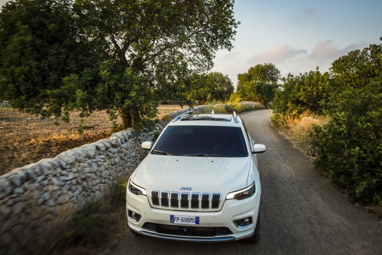 2019 Jeep Cherokee resim galerisi (09.09.2018)
