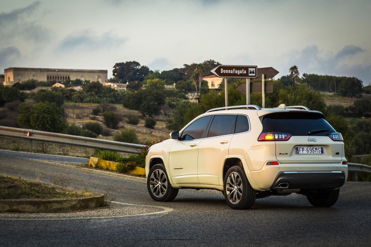 2019 Jeep Cherokee resim galerisi (09.09.2018)