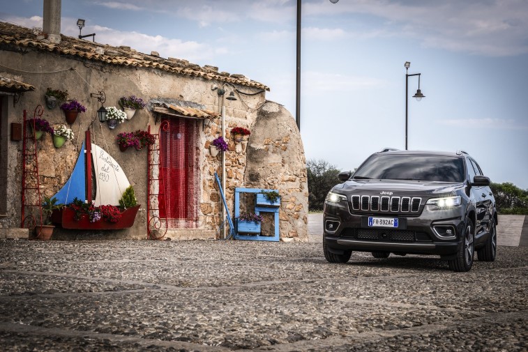 2019 Jeep Cherokee resim galerisi (09.09.2018)