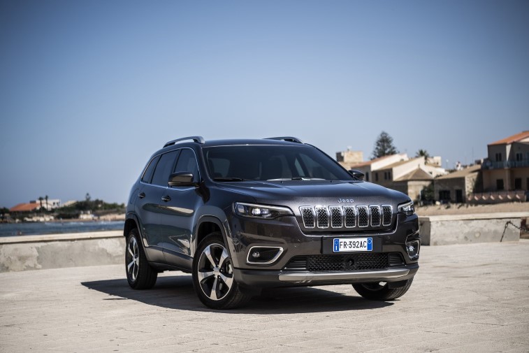 2019 Jeep Cherokee resim galerisi (09.09.2018)