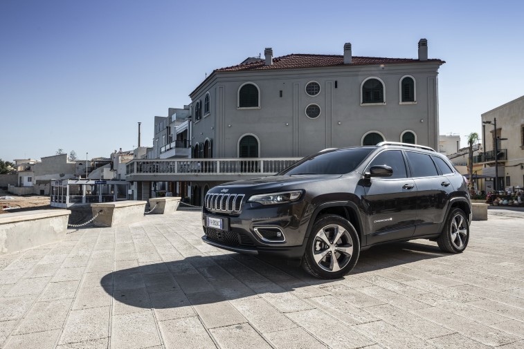 2019 Jeep Cherokee resim galerisi (09.09.2018)