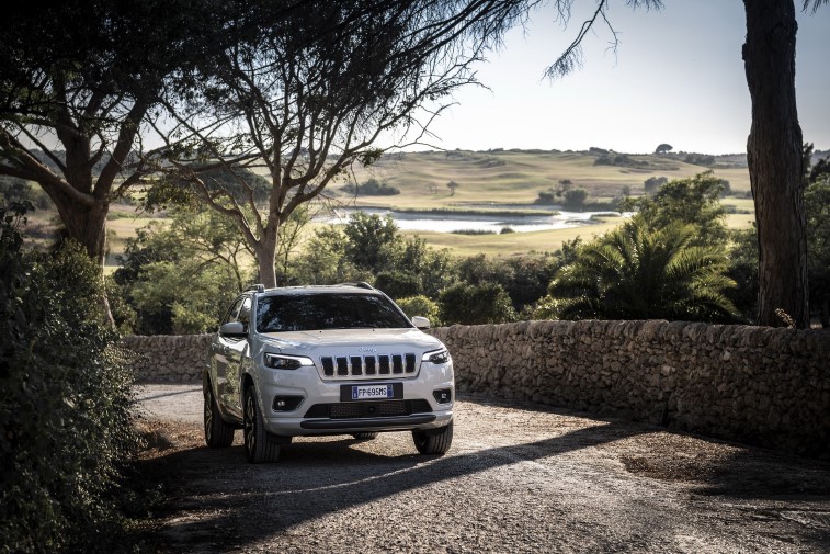 2019 Jeep Cherokee resim galerisi (09.09.2018)