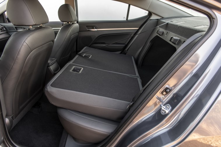 2019 Hyundai Elantra resim galerisi (10.09.2018)