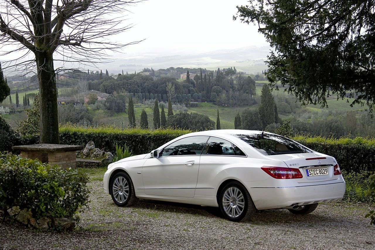 MERCEDES E COUPE (2010) GALER