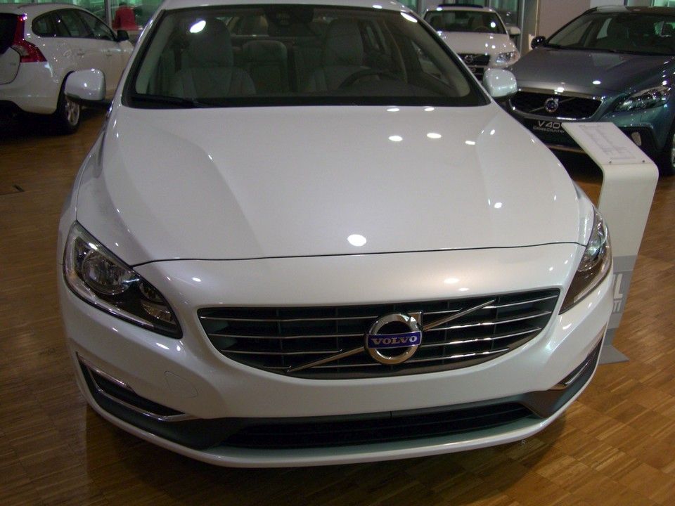 YEN MAKYAJLI 2014 VOLVO S60 SATITA RESM GALERS