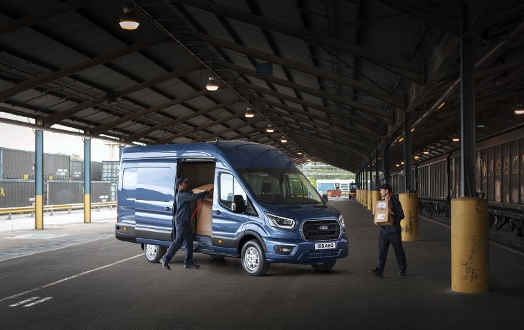 Yeni Ford Transit Serisi (Transit 2 Ton, Connect ve Custom) resim galerisi