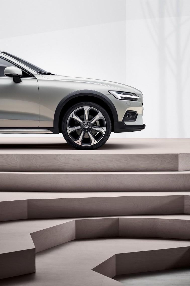 Volvo V60 Cross Country resim galerisi (25.09.2018)