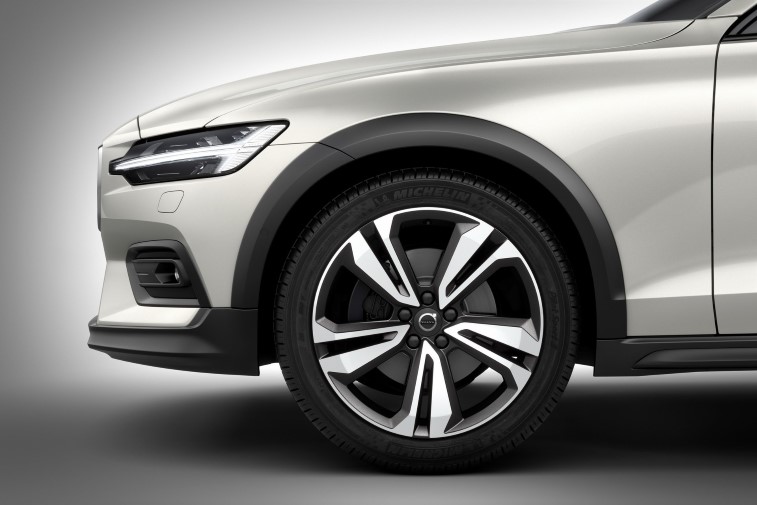 Volvo V60 Cross Country resim galerisi (25.09.2018)