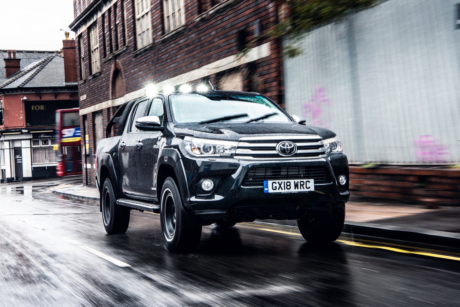 Toyota HiLux Invincible 50 resim galerisi (23.10.2018)