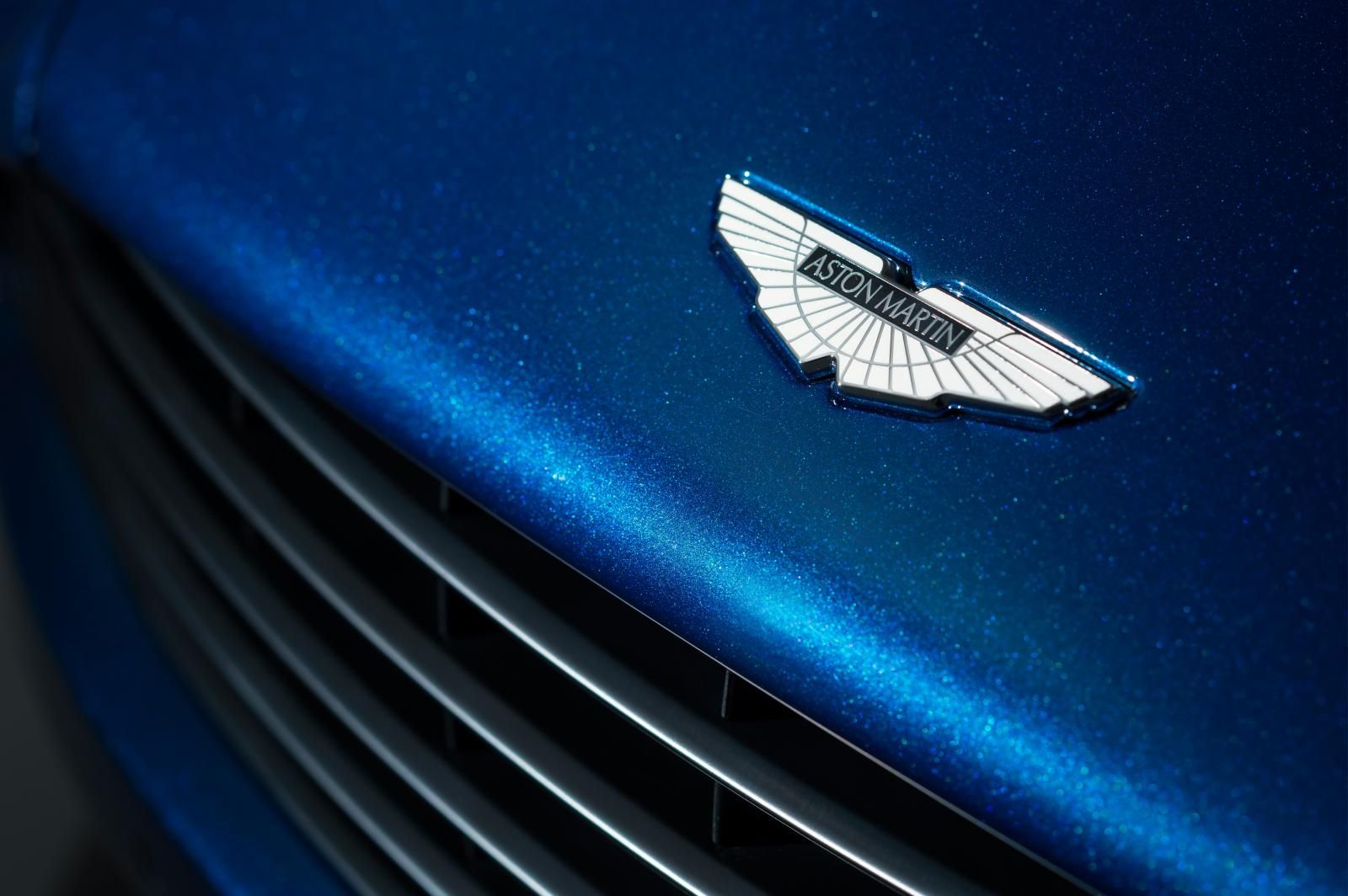 ASTON MARTN VANQUSH VOLANTE RESM GALER