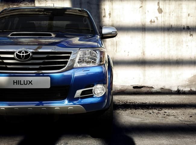 YEN TOYOTA HILUX INVINCIBLE RESM GALERS
