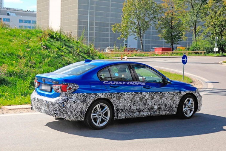 Gncellenen 2020 BMW 1 Serisi Sedan resim galerisi