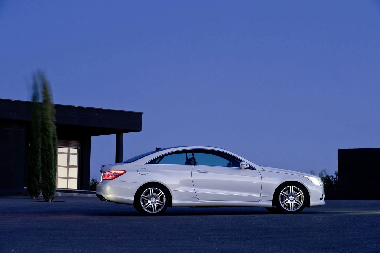 MERCEDES E COUPE (2010) GALER