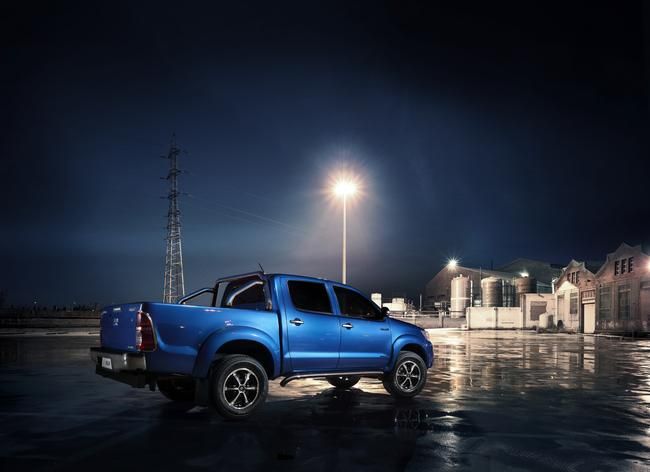 YEN TOYOTA HILUX INVINCIBLE RESM GALERS