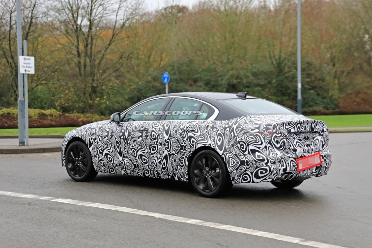 2019 Jaguar XE resim galerisi (24.12.2018)
