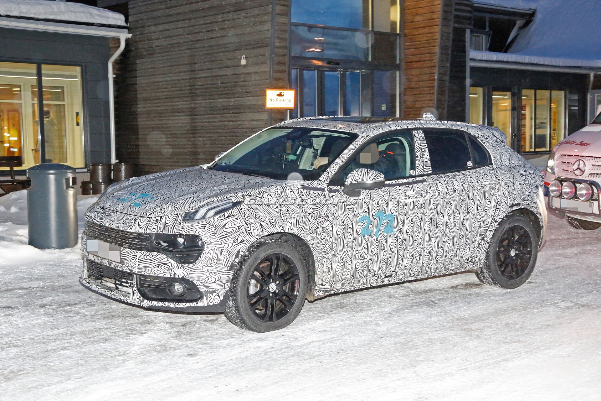Lynk & Co 04 hatchback resim galerisi (14.01.2018)