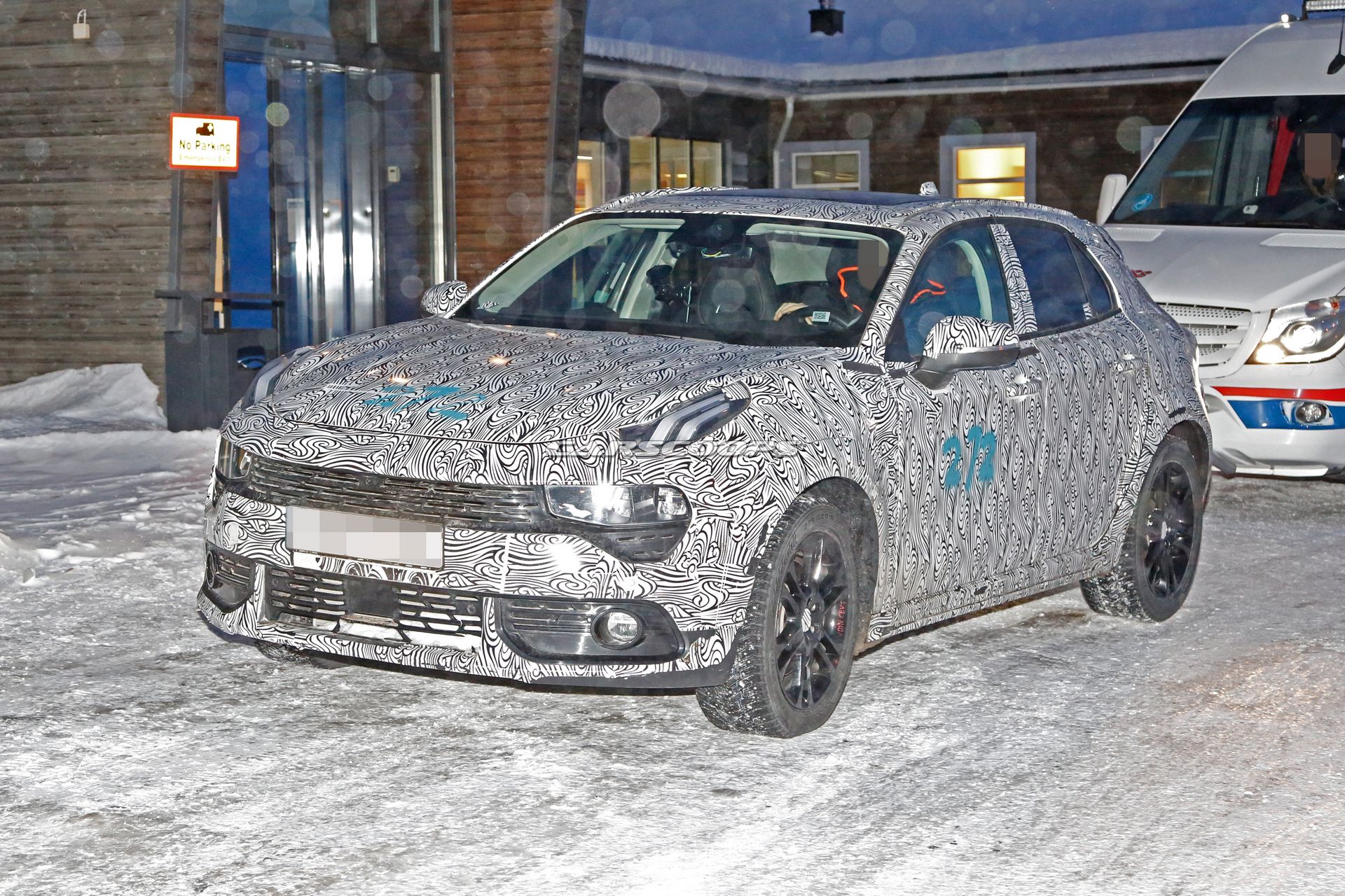 Lynk & Co 04 hatchback resim galerisi (14.01.2018)
