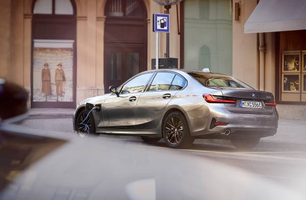 BMW'nin ikinci nesil hibrit modelleri - Cenevre resim galerisi (06.03.2019)