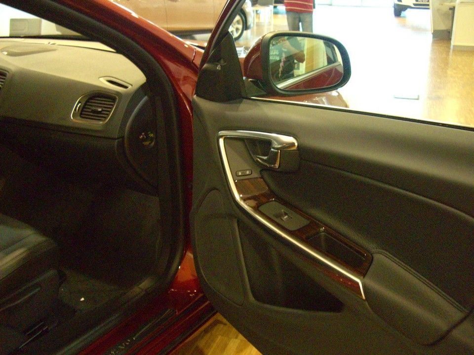 YEN MAKYAJLI 2014 VOLVO S60 SATITA RESM GALERS