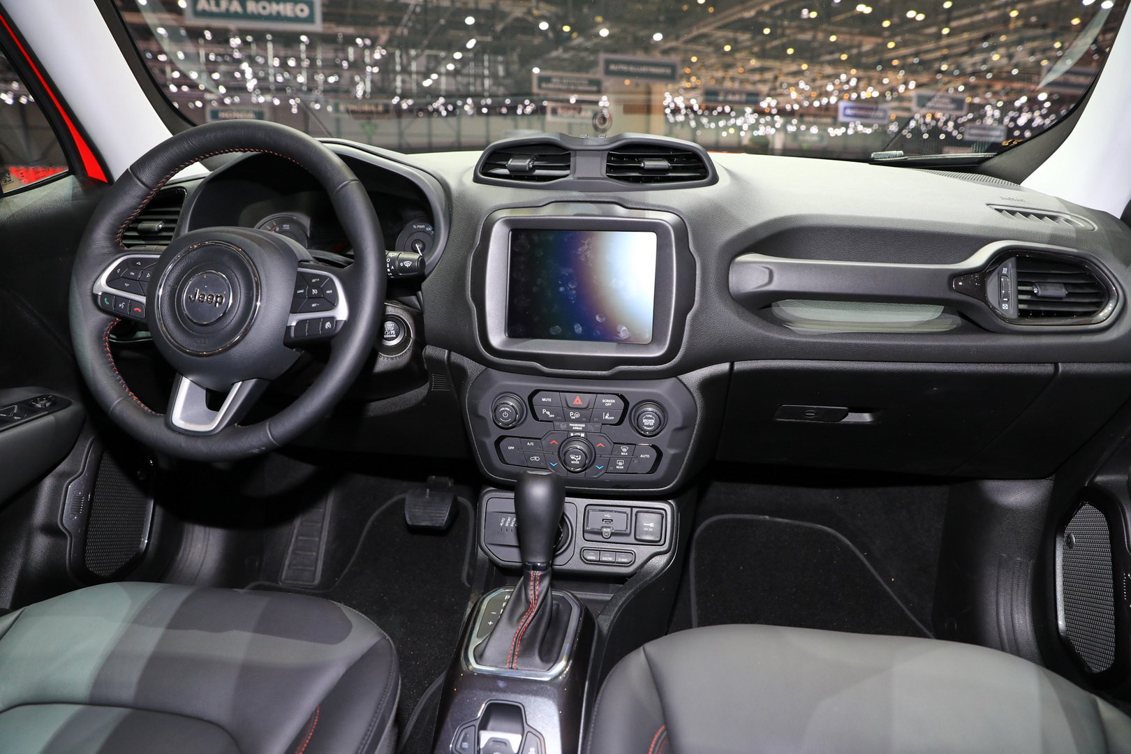 Yeni Jeep Renegade ve Compass Plug-in Hibrit Versiyonlar resim galerisi