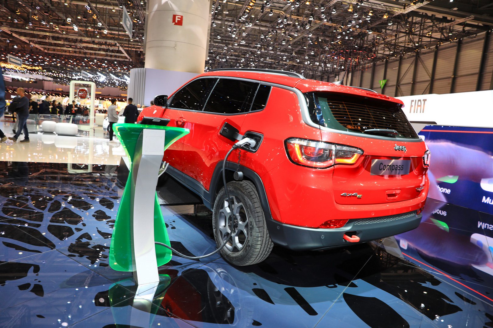 Yeni Jeep Renegade ve Compass Plug-in Hibrit Versiyonlar resim galerisi