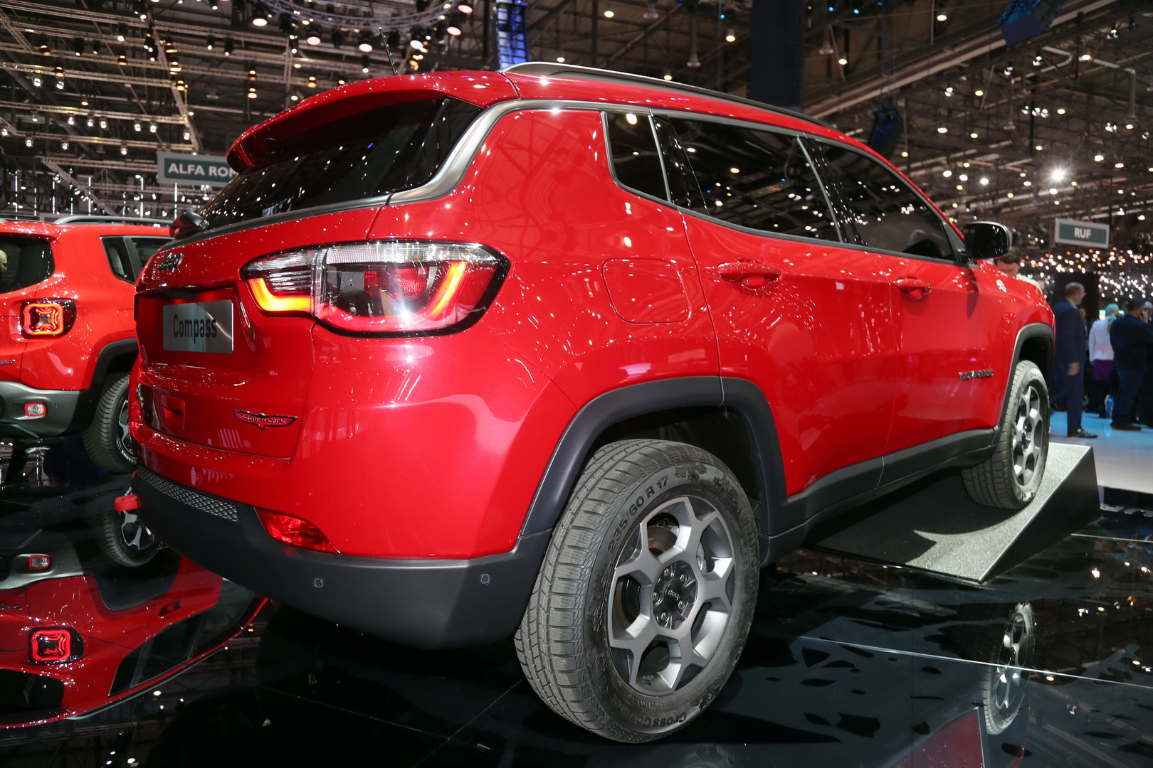 Yeni Jeep Renegade ve Compass Plug-in Hibrit Versiyonlar resim galerisi