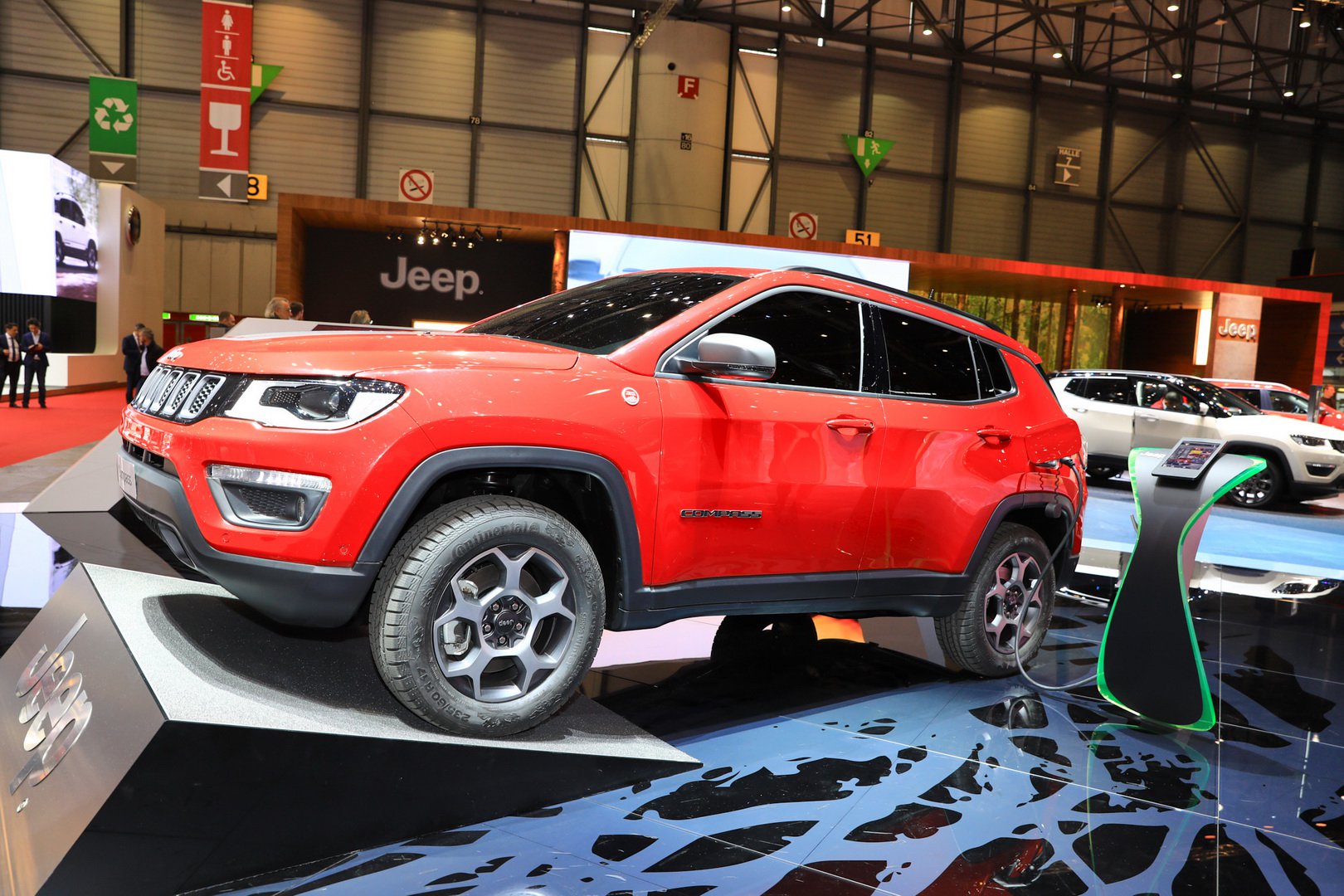 Yeni Jeep Renegade ve Compass Plug-in Hibrit Versiyonlar resim galerisi
